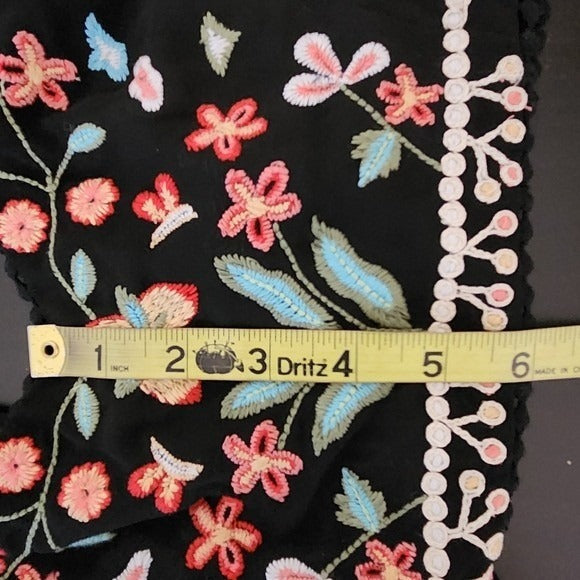 Forever 21 Boho Floral Embroidered Black Crop Top Size Large