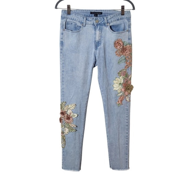 Boston Proper Light Wash Floral Appliqué Cropped Jeans Size 4