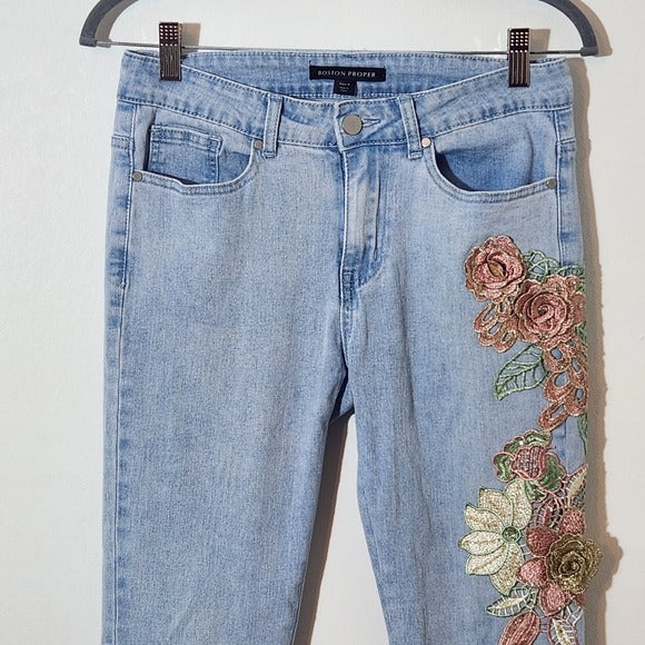 Boston Proper Light Wash Floral Appliqué Cropped Jeans Size 4
