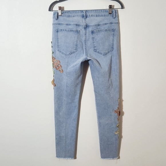 Boston Proper Light Wash Floral Appliqué Cropped Jeans Size 4