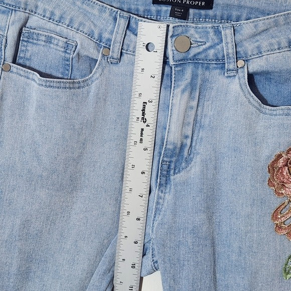 Boston Proper Light Wash Floral Appliqué Cropped Jeans Size 4