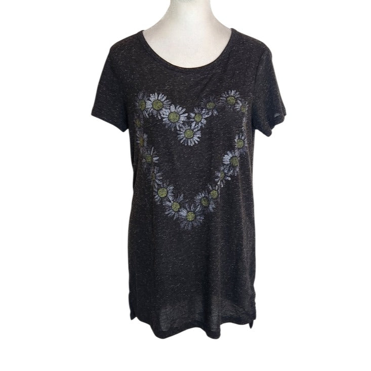 Well Worn Heather Black Daisy Heart Graphic Tee Size Medium
