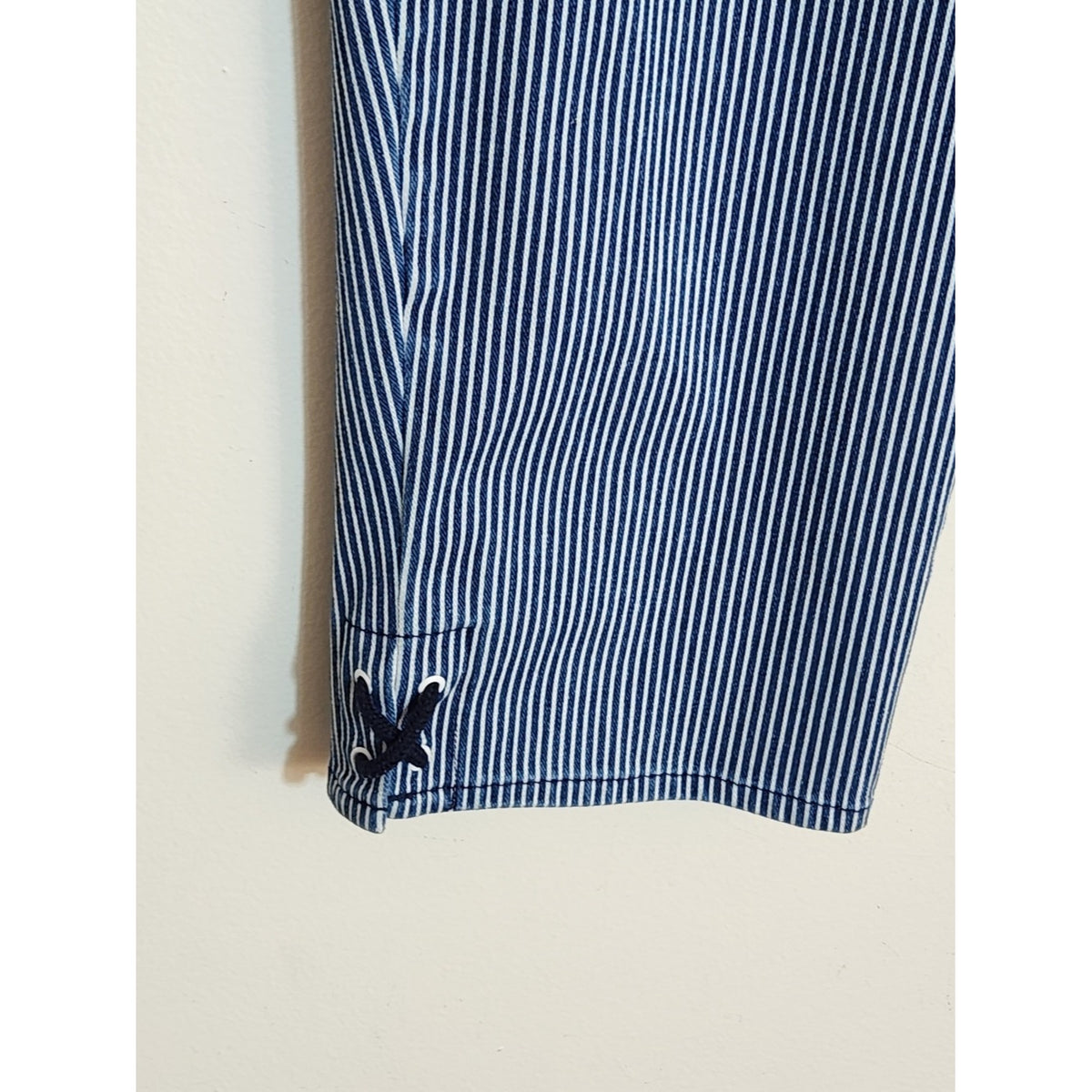 Ruby Rd. Blue and White Striped Pull-On Capri Pants with Lace-Up Hem Size 12