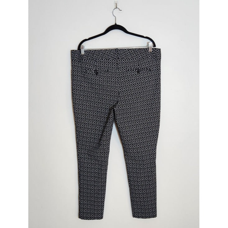 The Limited Black and White Dot Print Ankle Pants Size 14W