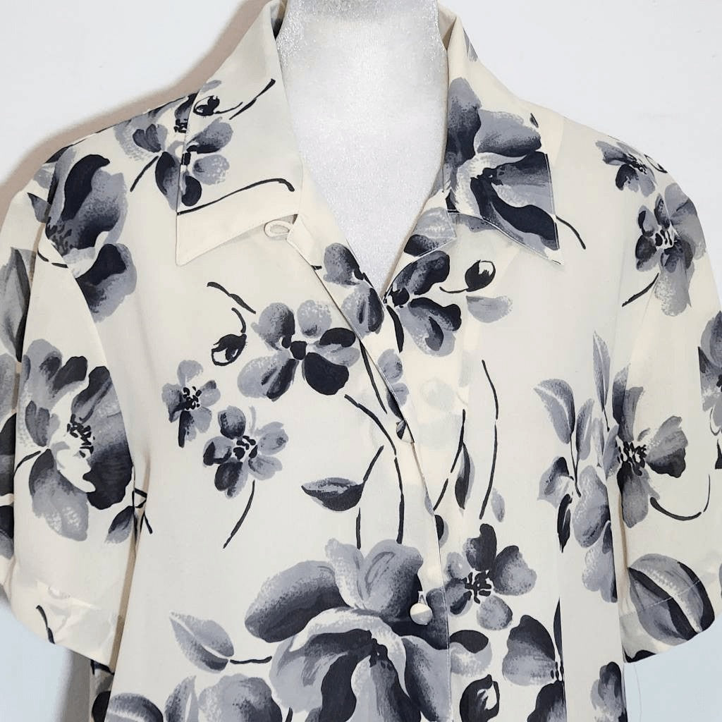 Chaus Gray and Cream Short Sleeve Button-Up Blouse NWT Size 10 Gray Floral Top