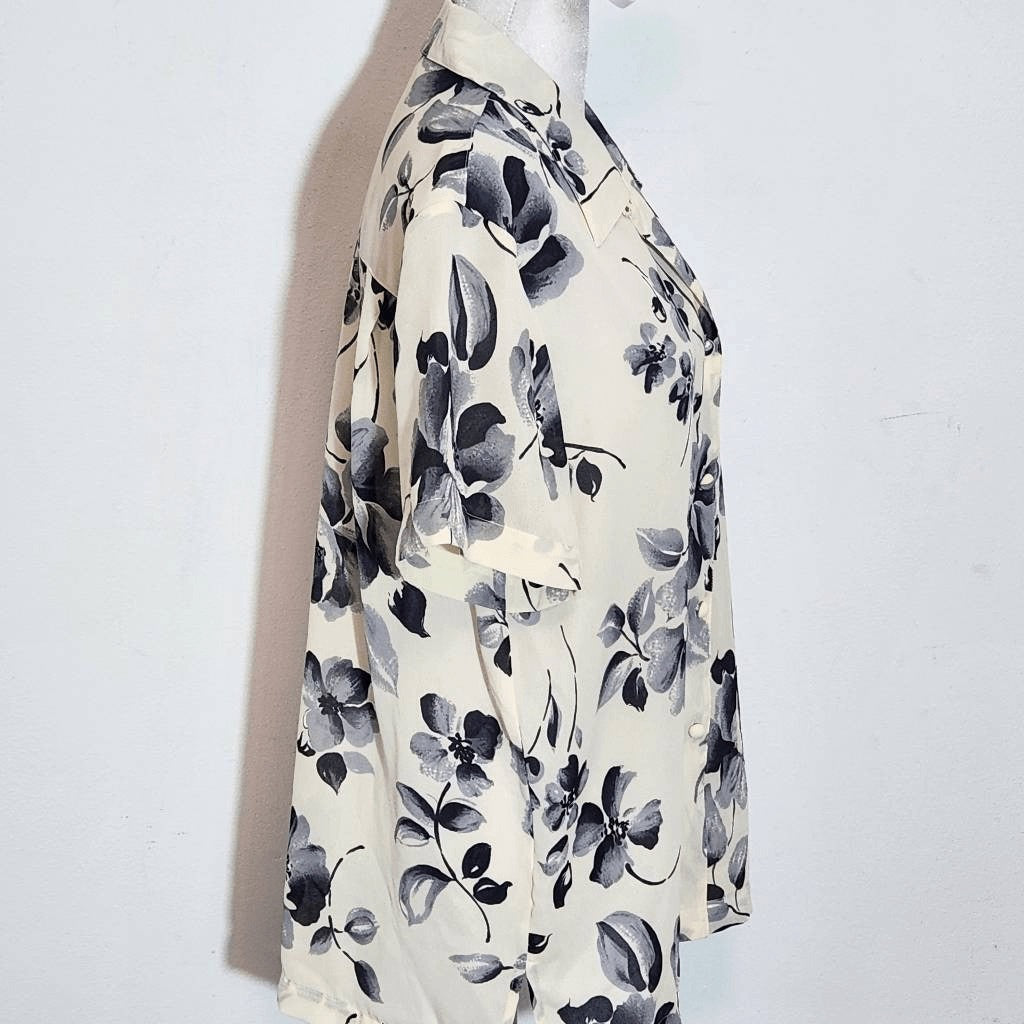 Chaus Gray and Cream Short Sleeve Button-Up Blouse NWT Size 10 Gray Floral Top