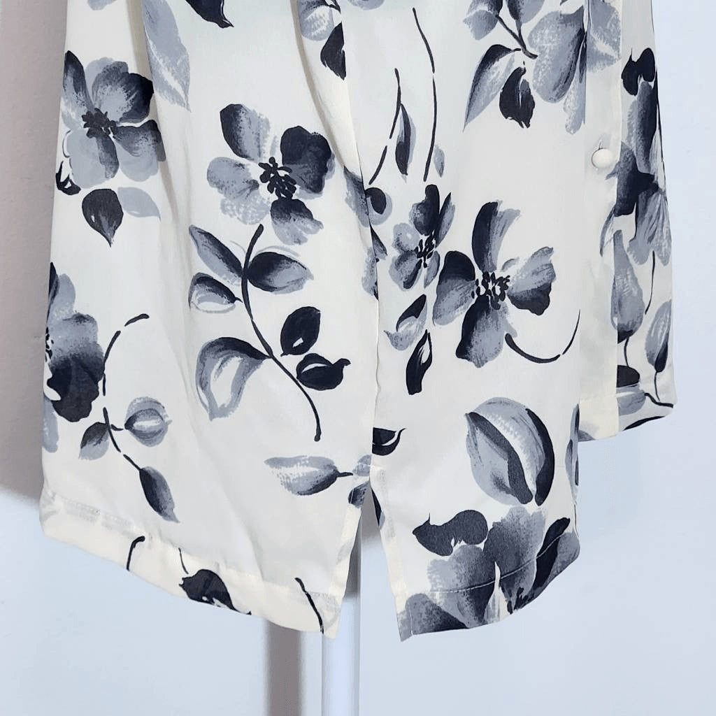 Chaus Gray and Cream Short Sleeve Button-Up Blouse NWT Size 10 Gray Floral Top