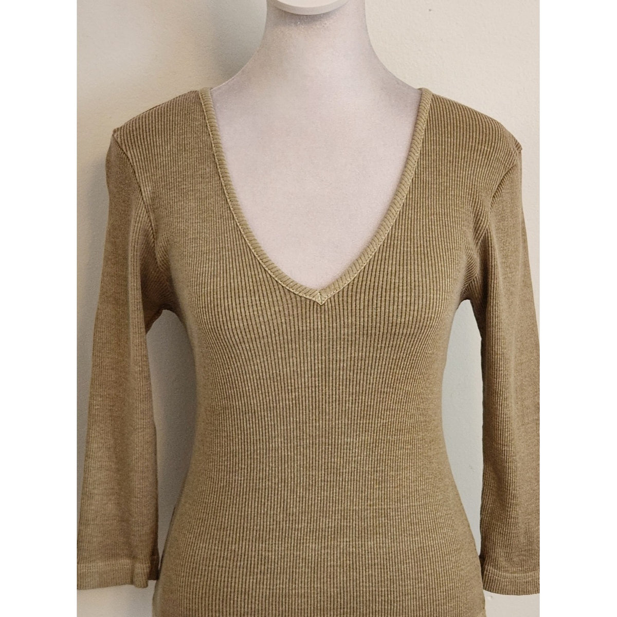 Hard Tail Tan Ribbed Knit Fitted V-Neck Top with 3/4 Sleeves One Size