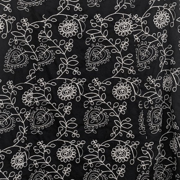 Van Heusen Black Cream Embroidered Skirt Size 6 Embroidered A-Line Skirt