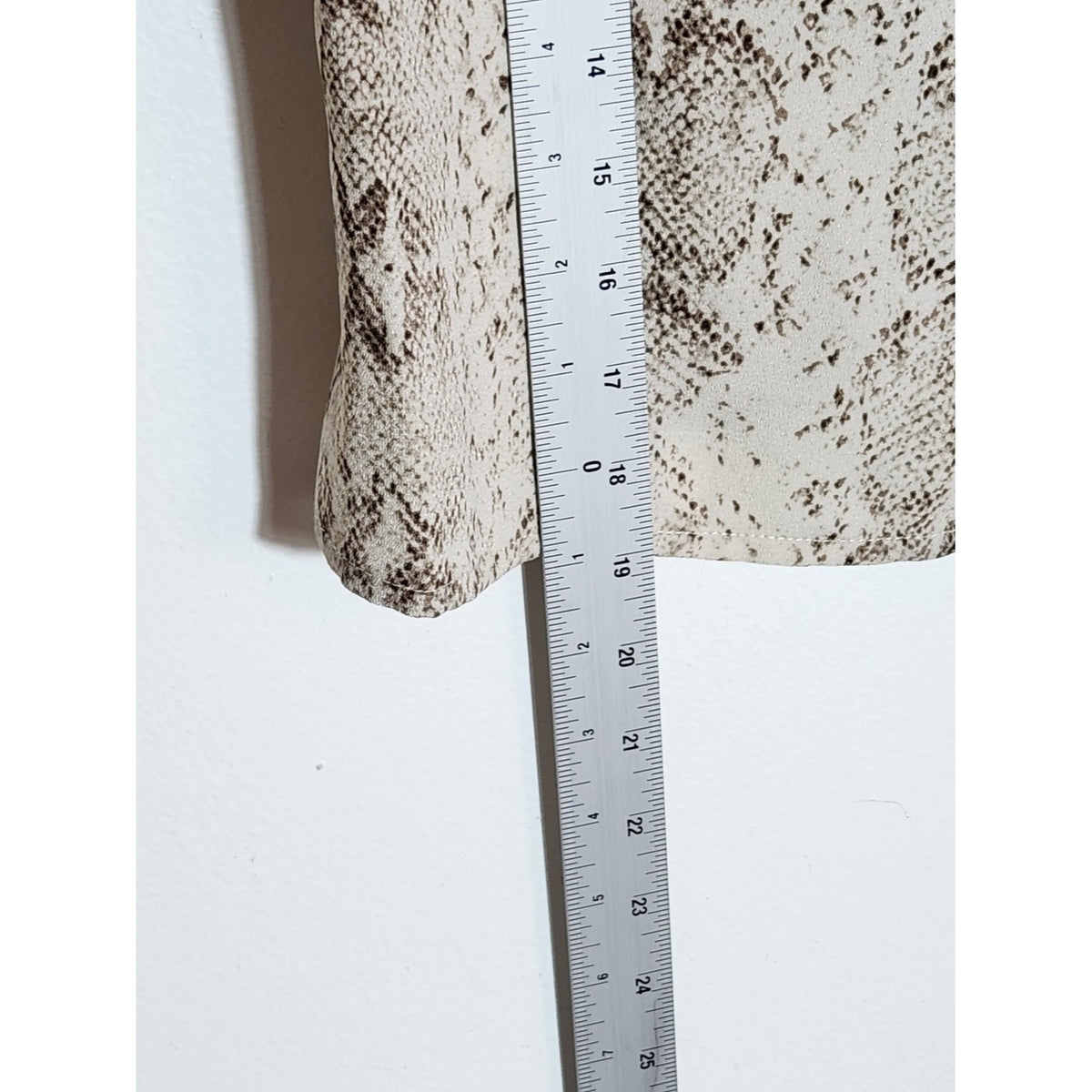 Leith Brown and Cream Snakeskin Print Tie-Front Cropped Blouse Size Large