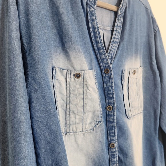 Zenana Chambray Denim Buttondown Shirt Size Large