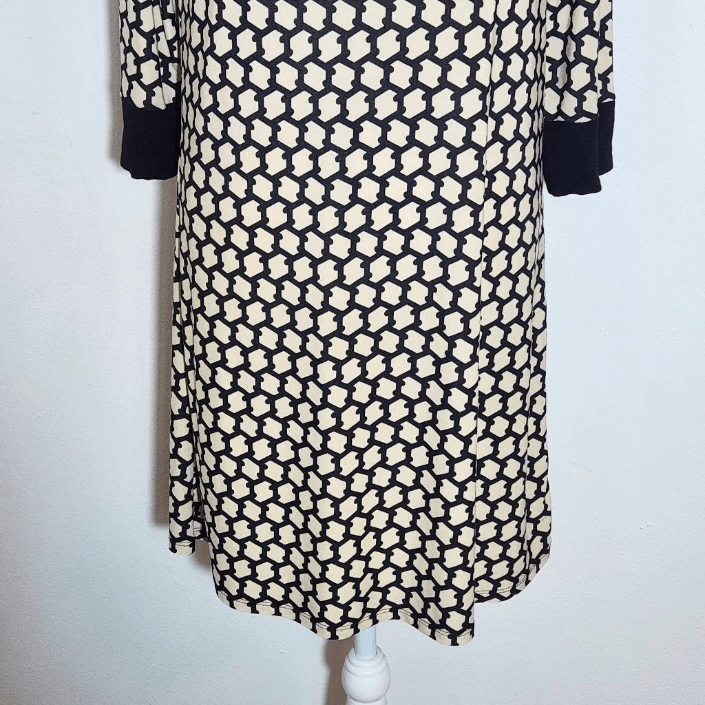 Gilli Black and Cream Print Shift Dress Size Small Petite Black Print Mini Dress