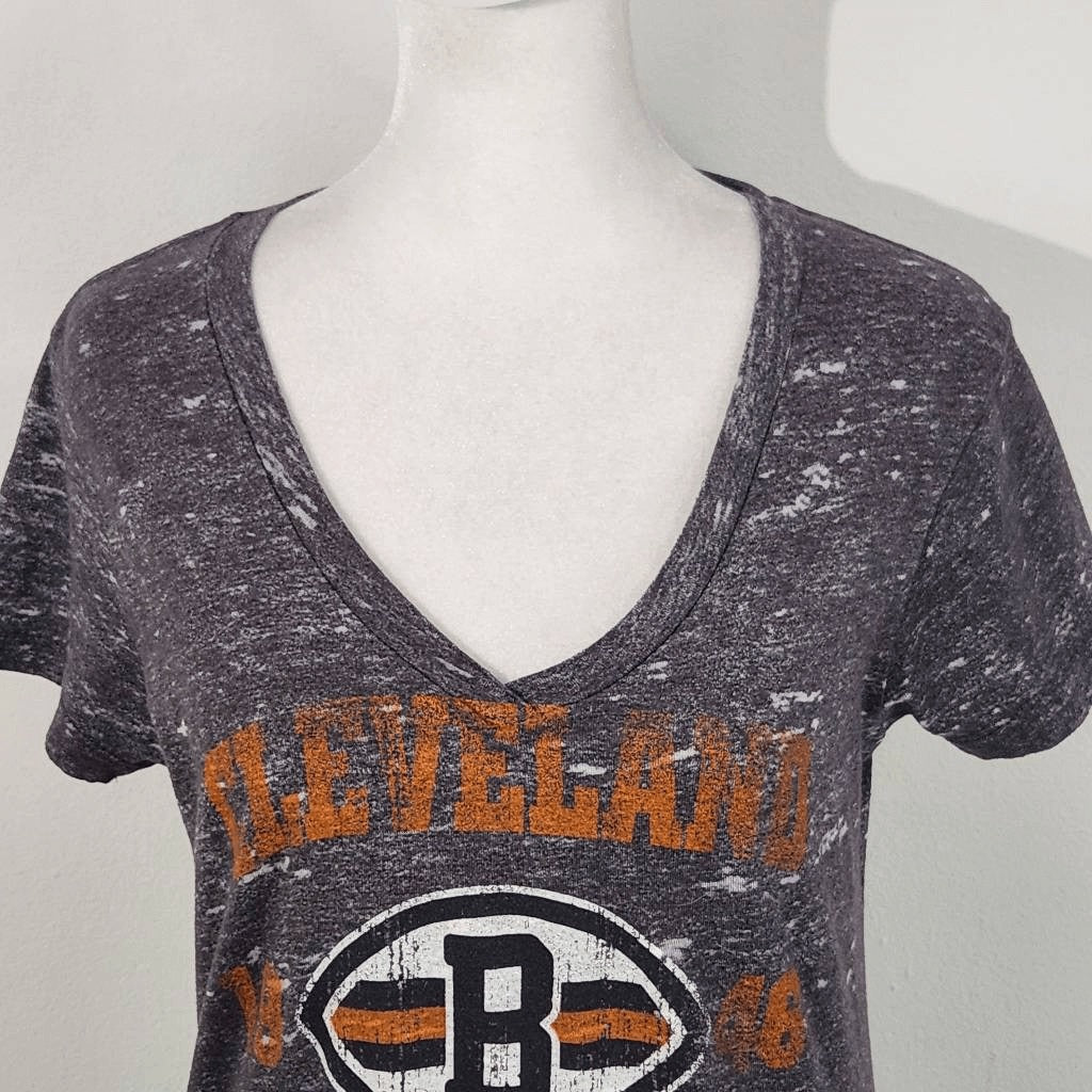 Cleveland Browns Gray T-Shirt Size Medium NFL Womens Cleveland Browns V-Neck Tee