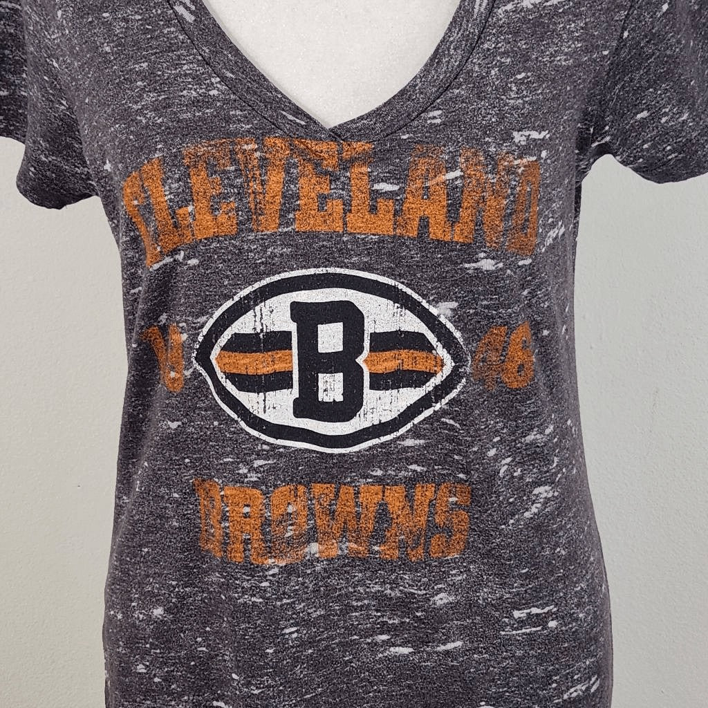 Cleveland Browns Gray T-Shirt Size Medium NFL Womens Cleveland Browns V-Neck Tee