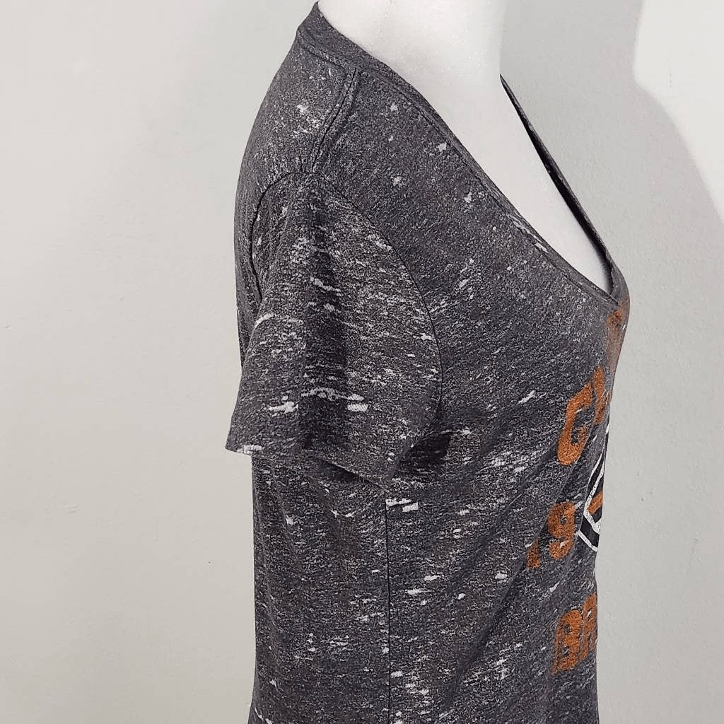 Cleveland Browns Gray T-Shirt Size Medium NFL Womens Cleveland Browns V-Neck Tee