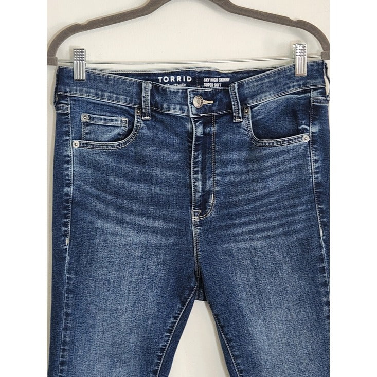 Torrid Womens Sky High Skinny Jeans Pedal Pushers Size 12
