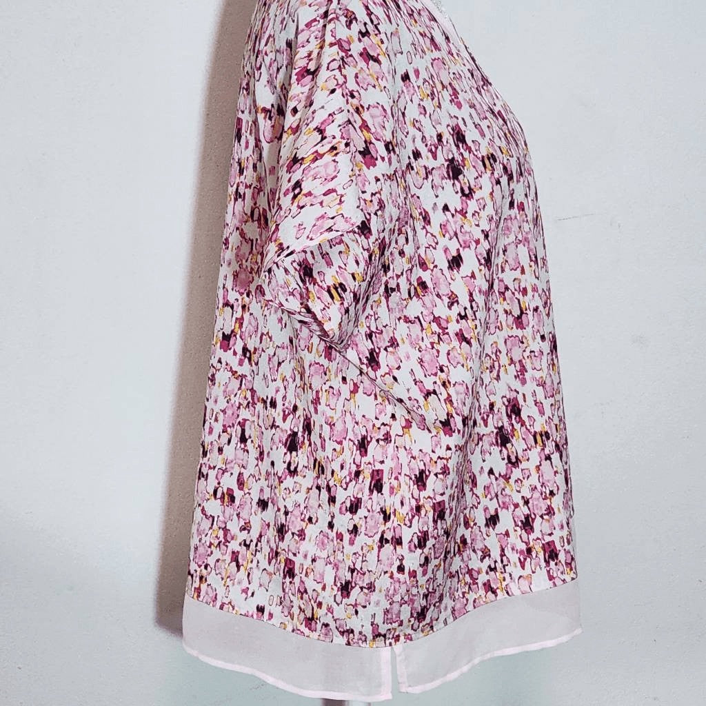 DKNY Short Sleeve Pink Print Blouse Size Medium DKNY White and Pink Top