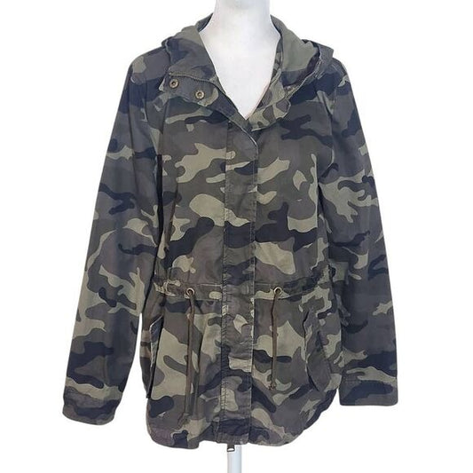 Love Tree Green Camo Zip-Up Hoodie Jacket Size Medium Camouflage Jacket
