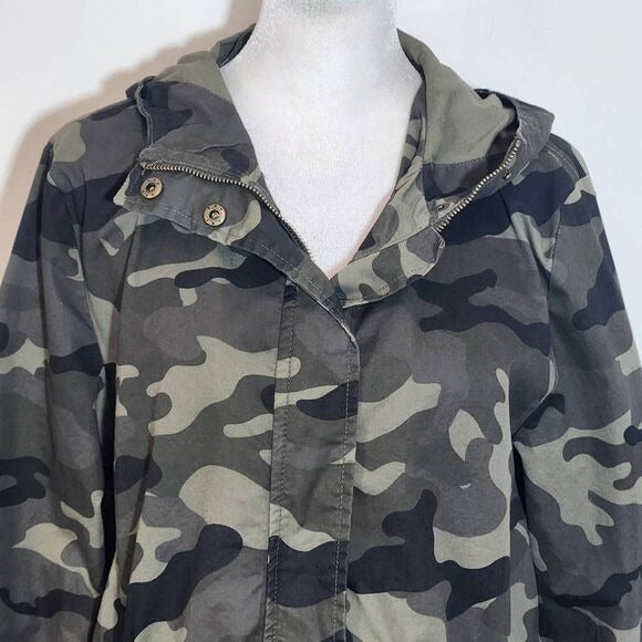 Love Tree Green Camo Zip-Up Hoodie Jacket Size Medium Camouflage Jacket
