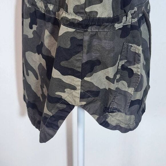 Love Tree Green Camo Zip-Up Hoodie Jacket Size Medium Camouflage Jacket