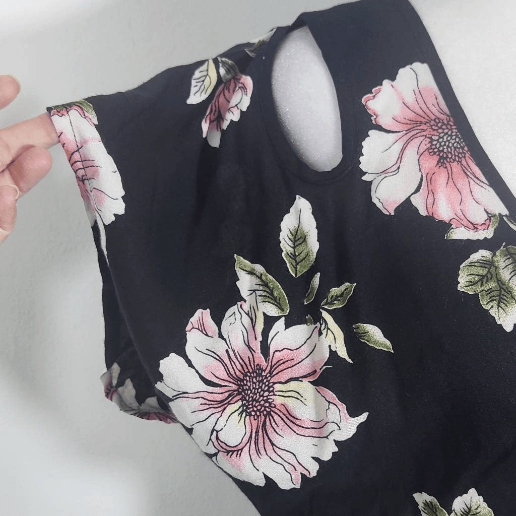 Band of Gypsies Black and Pink Floral Boho Crop Top Sz Small NWT Black Crop Top