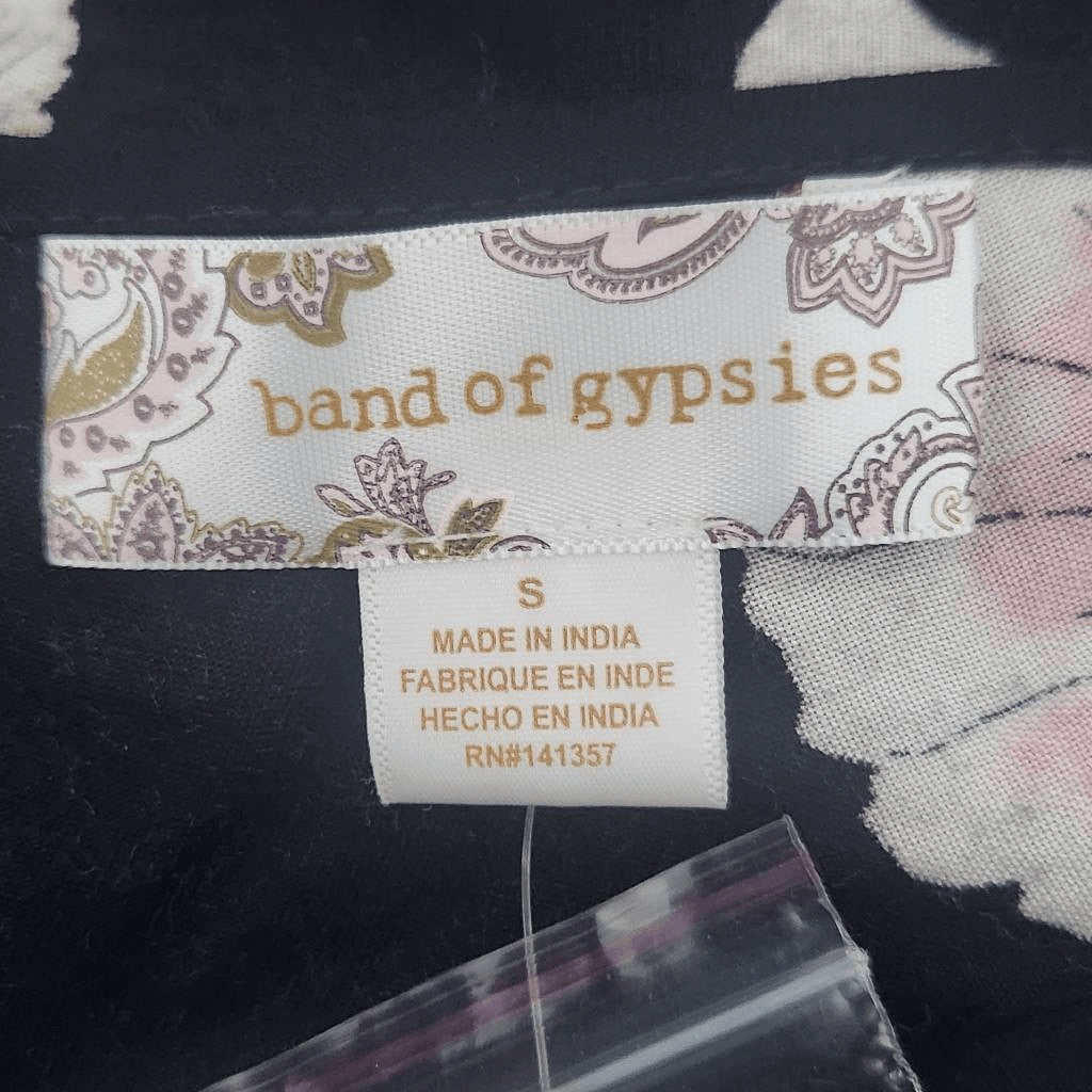 Band of Gypsies Black and Pink Floral Boho Crop Top Sz Small NWT Black Crop Top