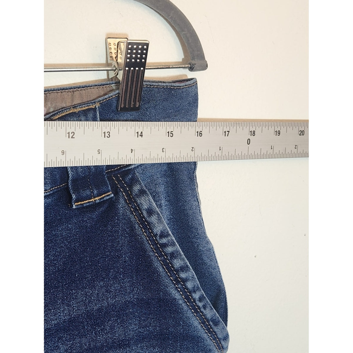 Dictionary Medium Wash High Waist Wide Leg Jeans Size 11/30
