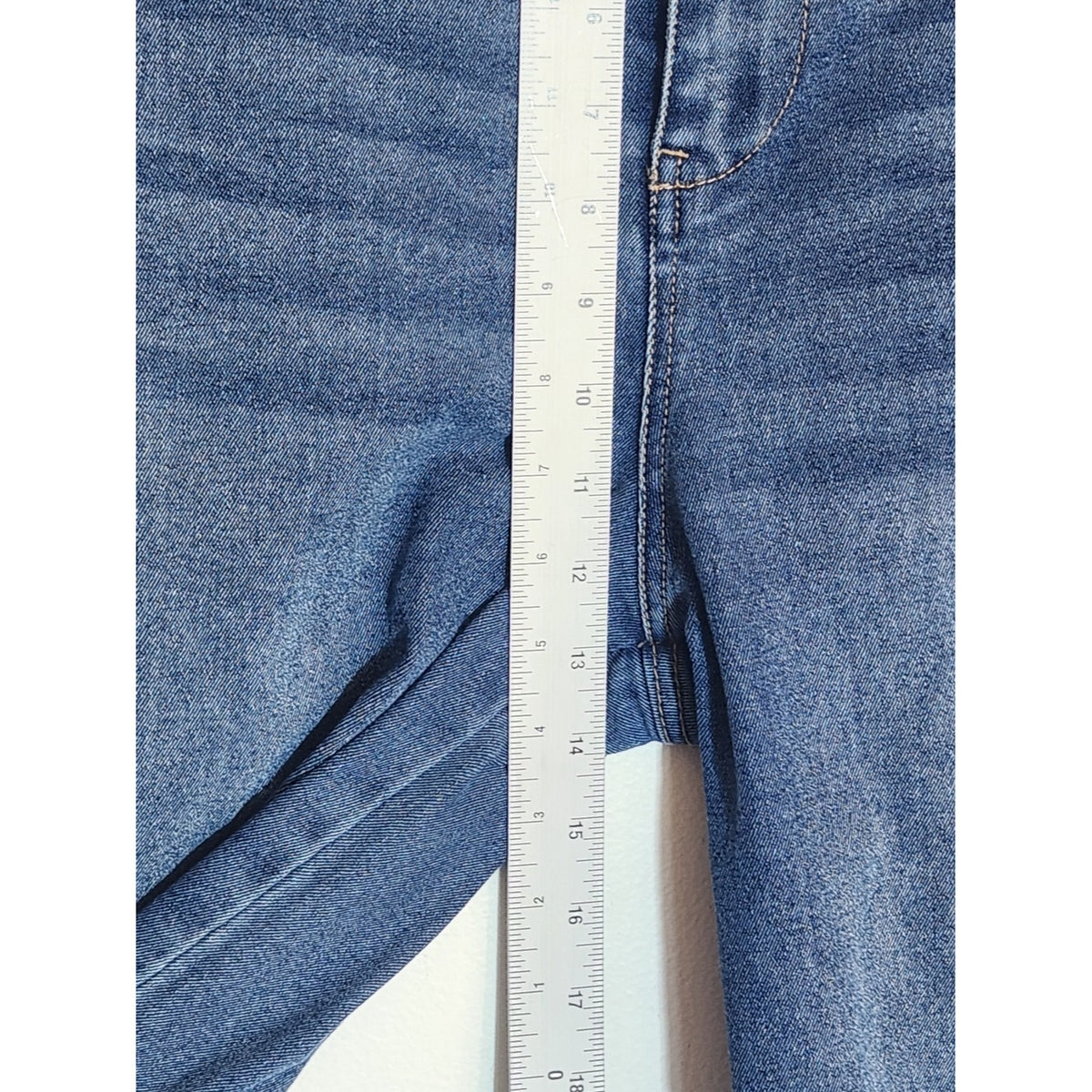 Dictionary Medium Wash High Waist Wide Leg Jeans Size 11/30