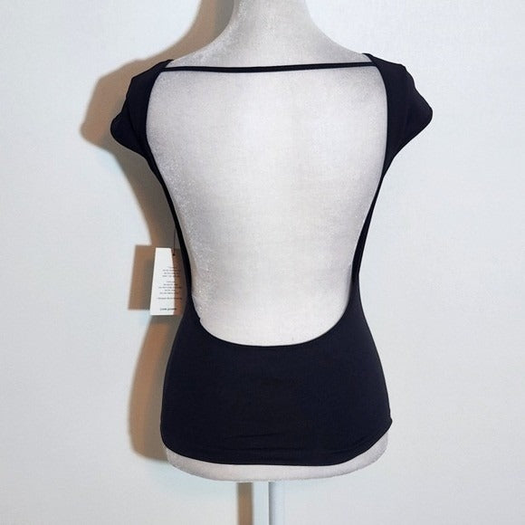 Love Poem Black Backless Cap Sleeve Cropped Top NWT Size Medium/Large