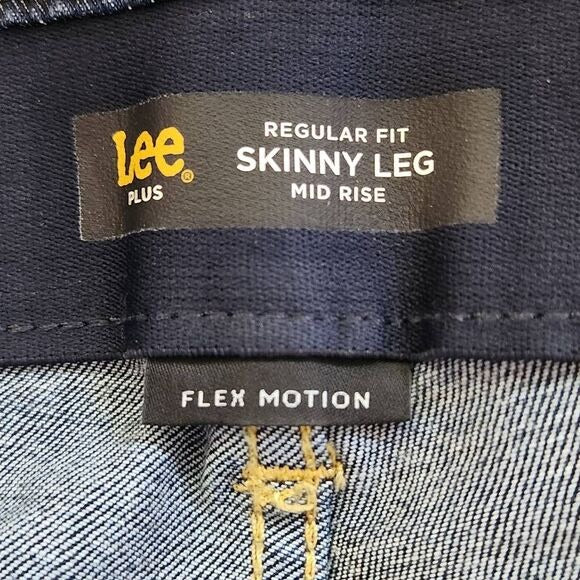 Lee Mid-Rise Dark Wash Capri Jeans Size 28W Petite, New