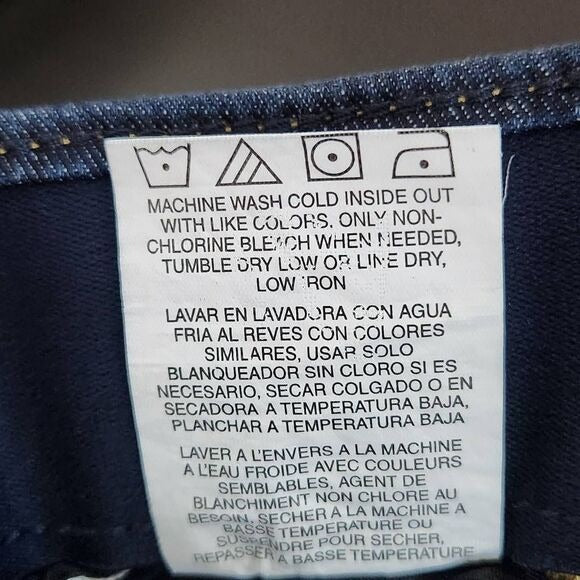 Lee Mid-Rise Dark Wash Capri Jeans Size 28W Petite, New