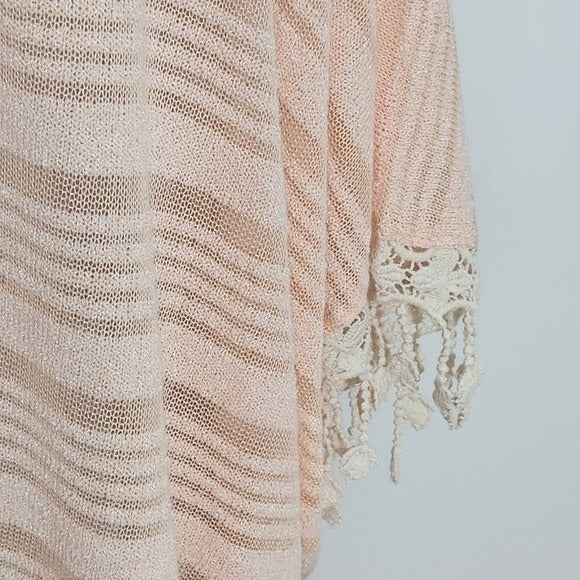 Paper Crane Peach V-Neck Knit Crop Top with Crochet Lace Detail NWT Size Large