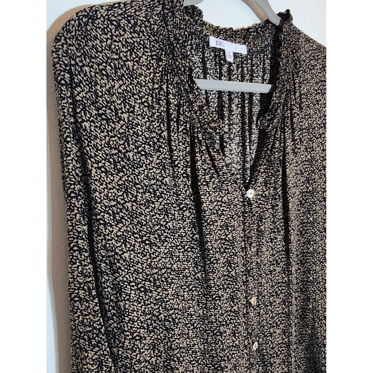 DR2 Black and Tan Print Button-Up V-Neck Blouse Size 3X