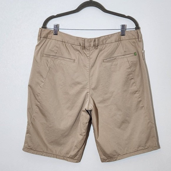 Hugo Boss Men's Khaki Bermuda Shorts Size 36 Preppy Khaki Shorts
