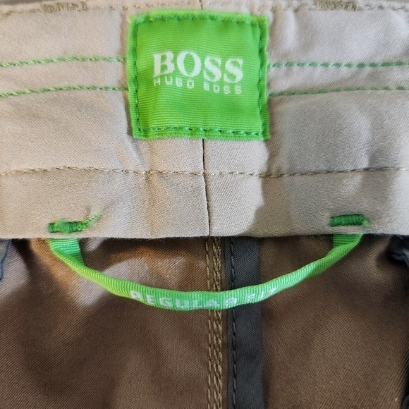 Hugo Boss Men's Khaki Bermuda Shorts Size 36 Preppy Khaki Shorts