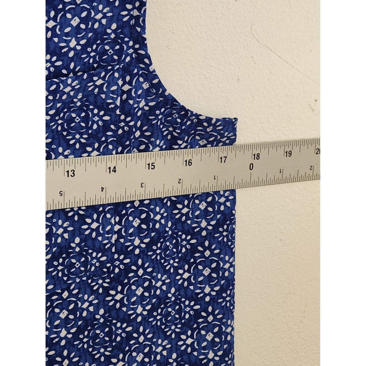 NY Collection Blue and White Print Sleeveless Button Down Shirt NWT Size Small