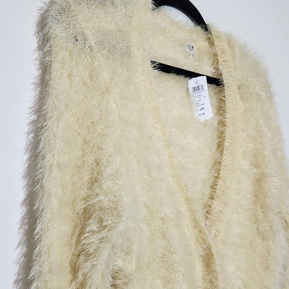 Windsor Uniq Fuzzy Cream Cropped Cardigan NWT Size Small/Medium Fuzzy Cardigan
