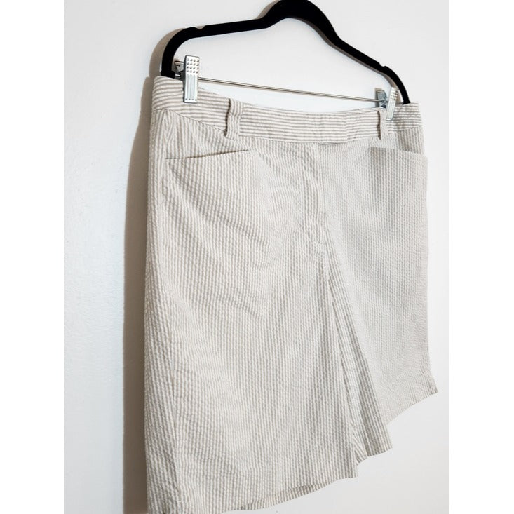 Liz Claiborne Tan and White Seersucker Stripe Audra Shorts Size 14