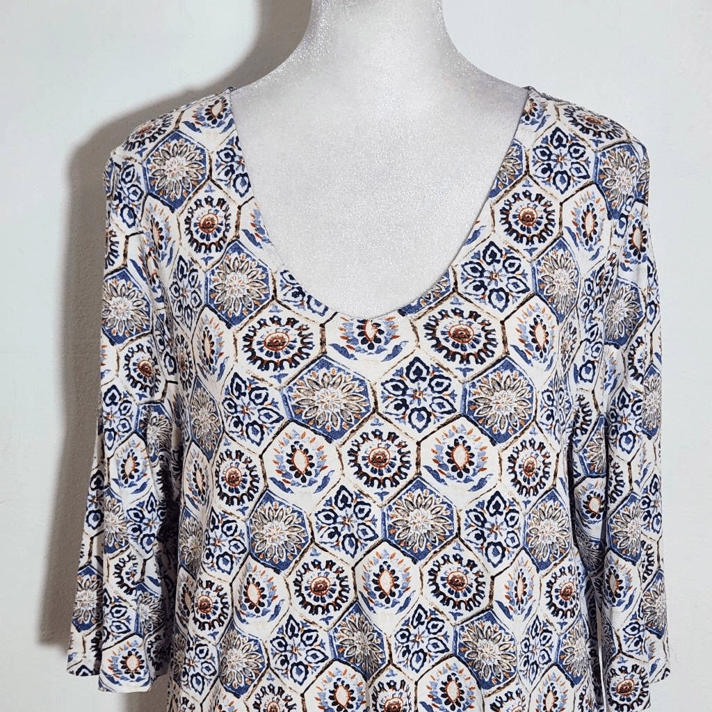 J. Jill Geometric Floral Print Tee Size Large Petite Blue and Red Print Top