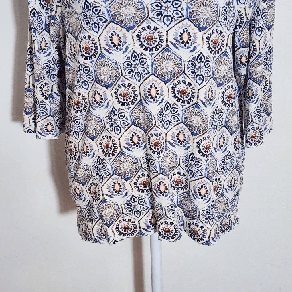 J. Jill Geometric Floral Print Tee Size Large Petite Blue and Red Print Top