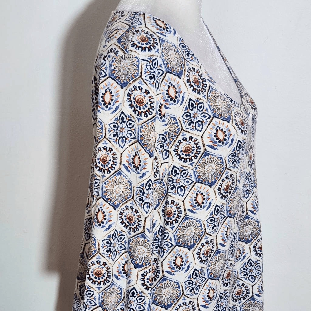 J. Jill Geometric Floral Print Tee Size Large Petite Blue and Red Print Top