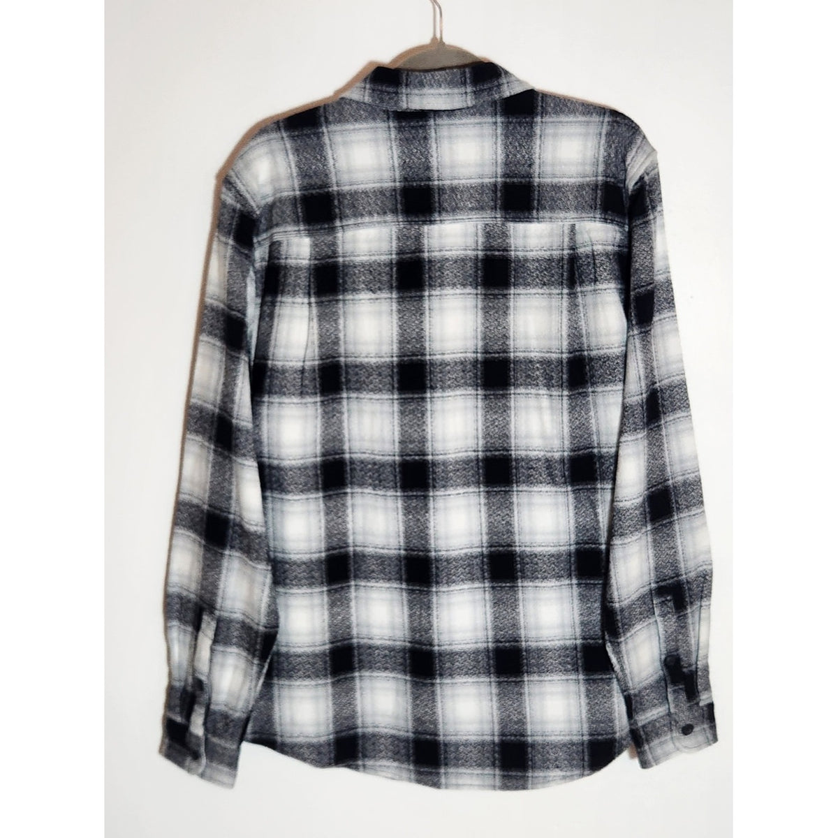 The Stronghold Gray and Black Plaid Button Down Shirt NWT Size Medium