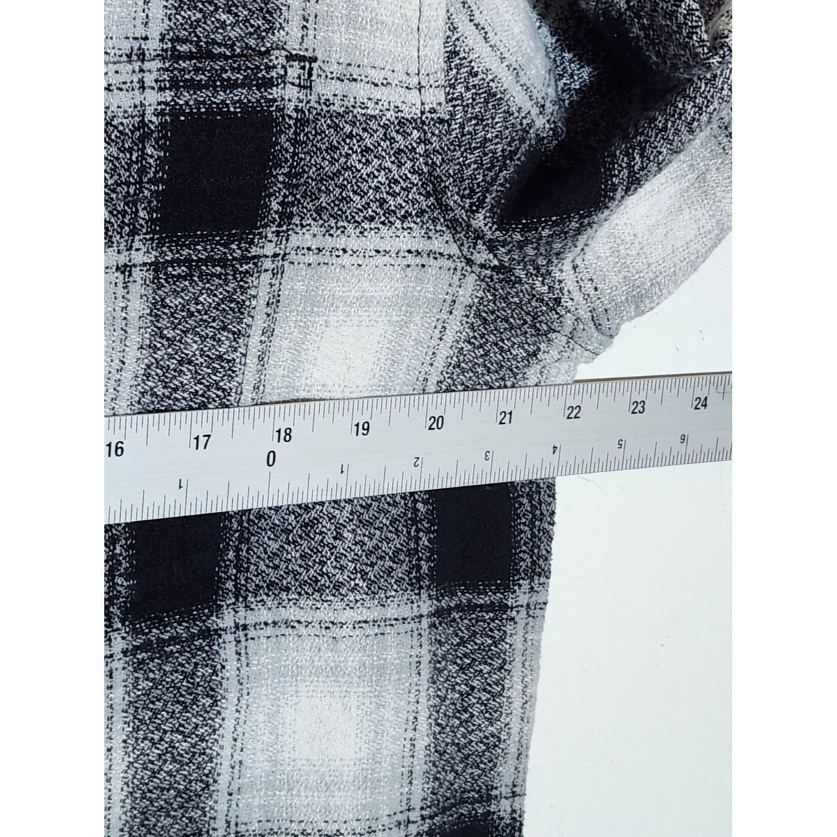 The Stronghold Gray and Black Plaid Button Down Shirt NWT Size Medium