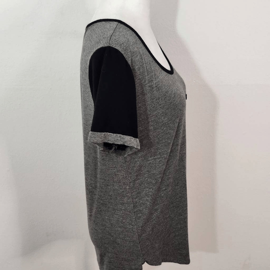 Nicole Miller Gray and Black T-shirt Size Medium Nicole Miller Gray Tee