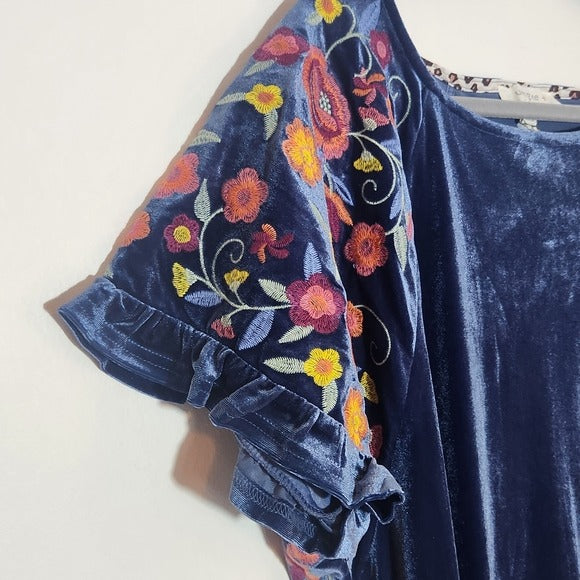 Umgee Plus Size Blue Velvet Boho Top With Embroidered Floral Sleeves Size 1X NWT