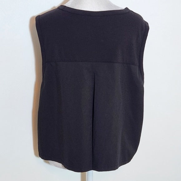 Old Navy Black Sleeveless Activewear Top Size Large Black Cropped Athletic Top