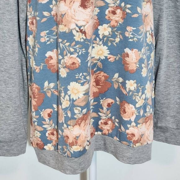 Andree by Unit Blue Floral Knit Top with Gray Raglan Sleeves Size 2X Floral Top