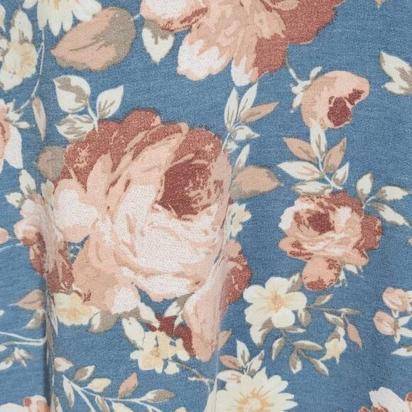 Andree by Unit Blue Floral Knit Top with Gray Raglan Sleeves Size 2X Floral Top