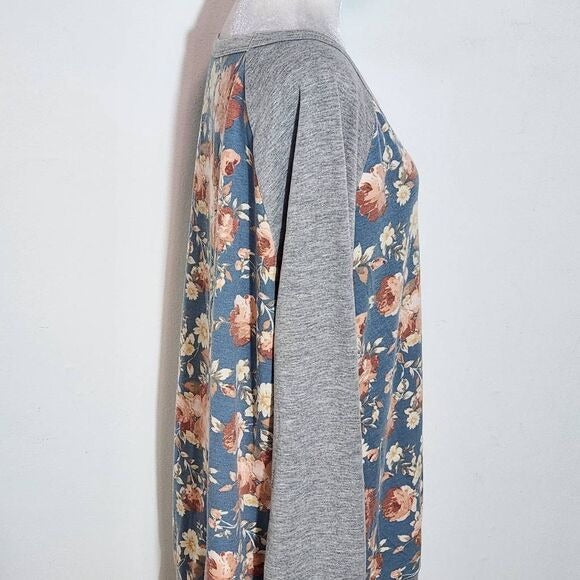 Andree by Unit Blue Floral Knit Top with Gray Raglan Sleeves Size 2X Floral Top