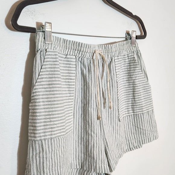 Allie Rose Green and White Stripe Pull-on Shorts Size Medium